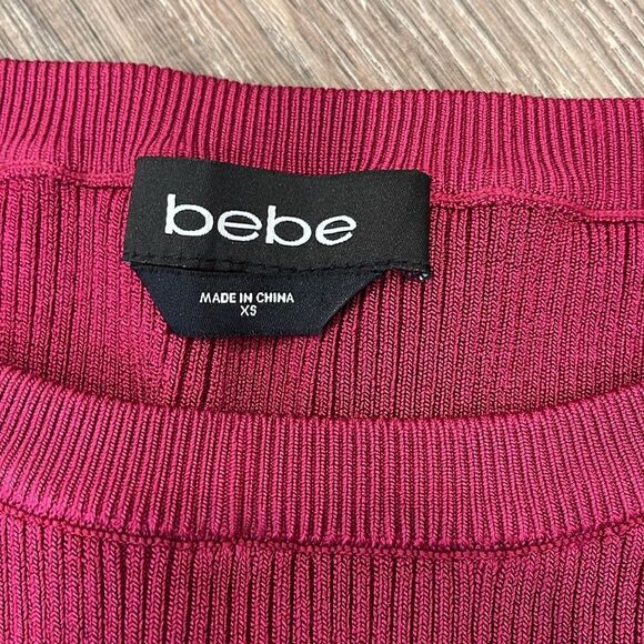 Bebe X-Small crop top in magenta/wine with gold button accent - Picture 3 of 7